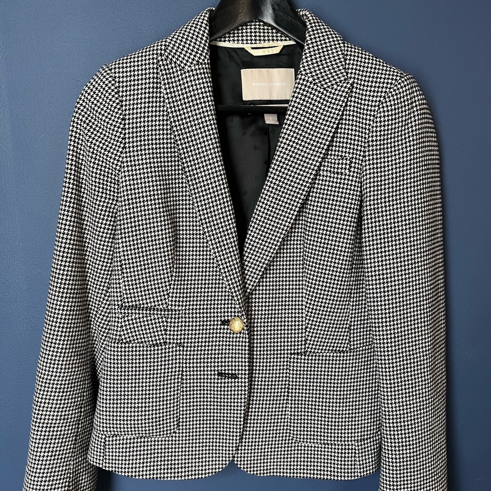 Sophisticated B&W houndstooth blazer - Banana Republic size 0
